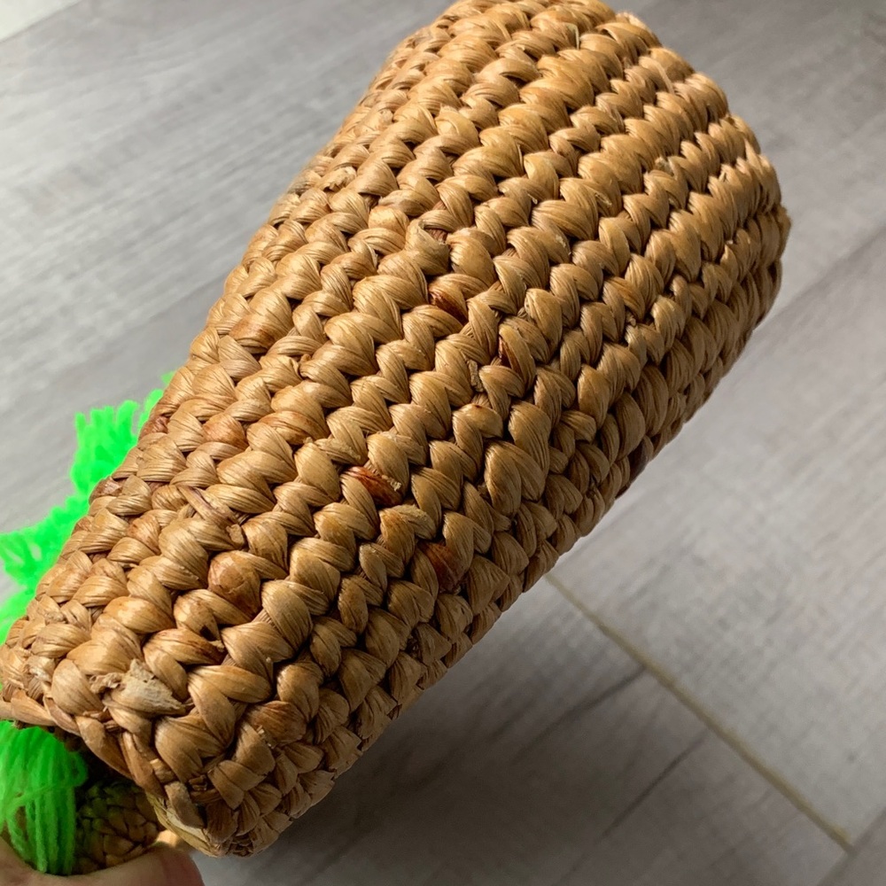 NWOT Jade tribe Round Woven Straw Handbag with Neon Green Fringe. - Picture 3 of 13